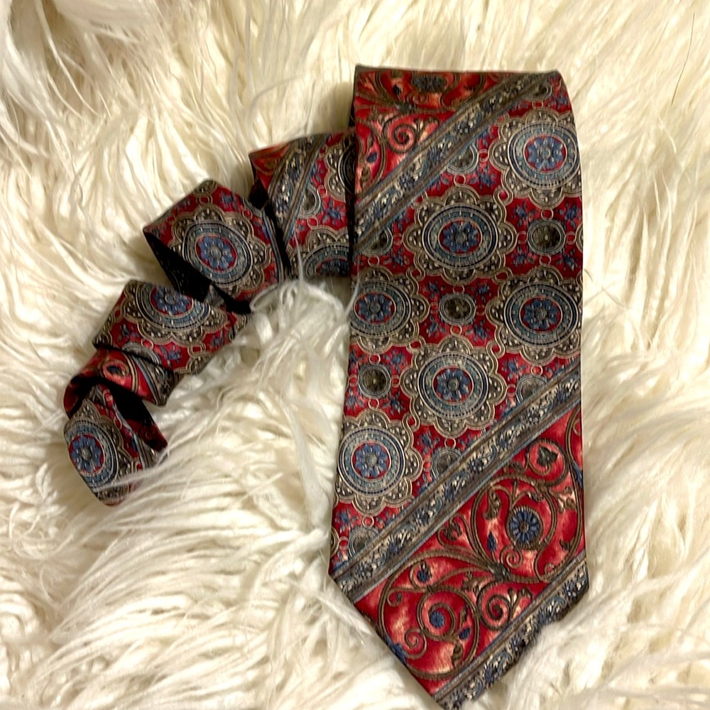 Bill Blass Paisley All Silk Necktie